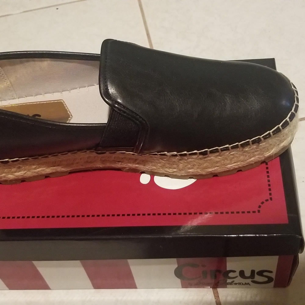 shoes - Picture 2 of 4